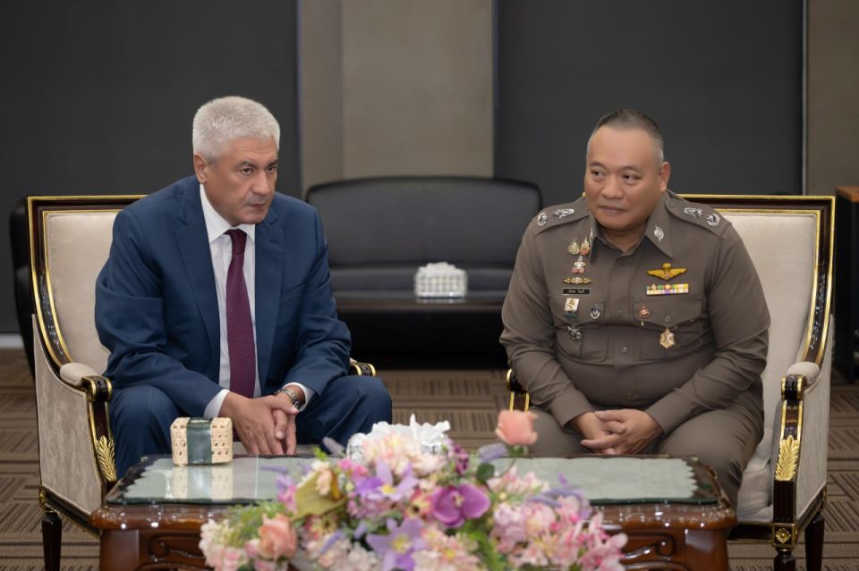 Ирина Волк: На фото – моменты прибытия Министра внутренних дел Российской Федерации Владимира Колокольцева в Бангкок для участия в 43-й конференции Ассоциации национальных полиций стран – участниц АСЕАН (АСЕАНАПОЛ) Ирина Волк: На фото – моменты прибытия Министра внутренних дел Российской Федерации Владимира Колокольцева в Бангкок для участия в 43-й конференции Ассоциации национальных полиций стран – участниц АСЕАН (АСЕАНАПОЛ)