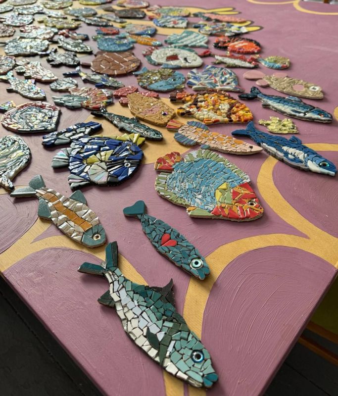 Стая новых мозаичных рыб «приплыла» на набережную в Новороссийске Стая новых мозаичных рыб «приплыла» на набережную в Новороссийске