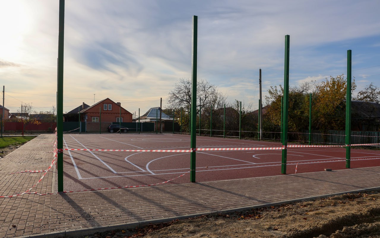 Андрей Харченко: Уже через две недели в Старой Станице откроется новая спортивная площадка