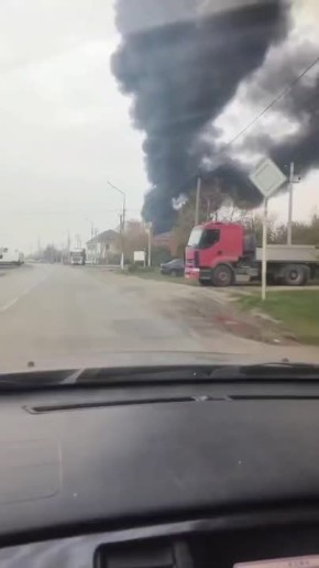 В Северской вспыхнул огромный пожар, столб дыма видно издалека