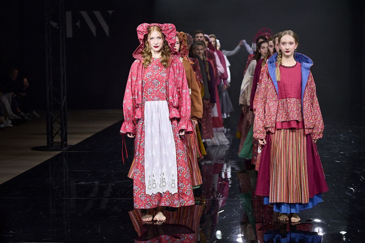 На Неделе моды в Сочи прошел специальный показ ко Дню народного единства На Неделе моды в Сочи прошел специальный показ ко Дню народного единства