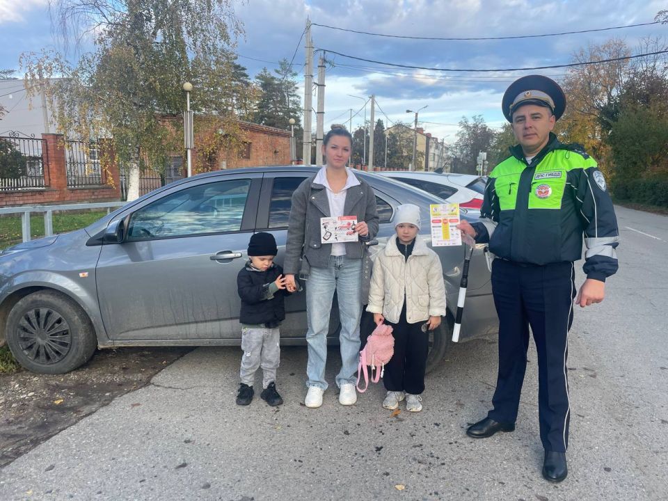 Сотрудники Госавтоинспекции Мостовского района провели акцию «Автокресло — детям!» Сотрудники Госавтоинспекции Мостовского района провели акцию «Автокресло — детям!»