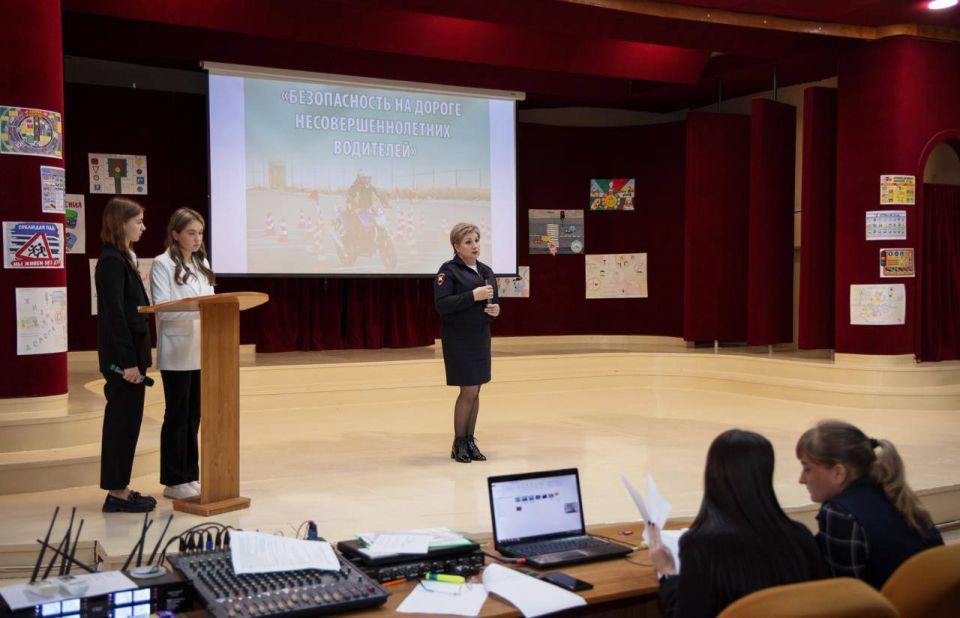 Сотрудники Госавтоинспекции Ейского района провели профилактическое мероприятие «В дорожной безопасности — начни с себя!» для студентов ГБПОУ КК ЕПК Сотрудники Госавтоинспекции Ейского района провели профилактическое мероприятие «В дорожной безопасности — начни с себя!» для студентов ГБПОУ КК ЕПК