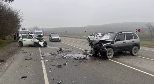 Лобовое столкновение на туманной дороге в Крымском районе: один из водителей погиб