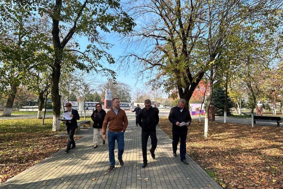 Первый зампредседателя комитета ЗСК по вопросам использования природных ресурсов, экологической безопасности, санаторно-курортного комплекса и туризма Андрей Булдин провел сегодня выездное заседание в Белореченском районе