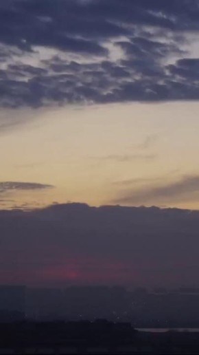 Тумана много не бывает. Сейчас дымка над Краснодаром уже развеялась, но туманное утро успели запечатлеть многие