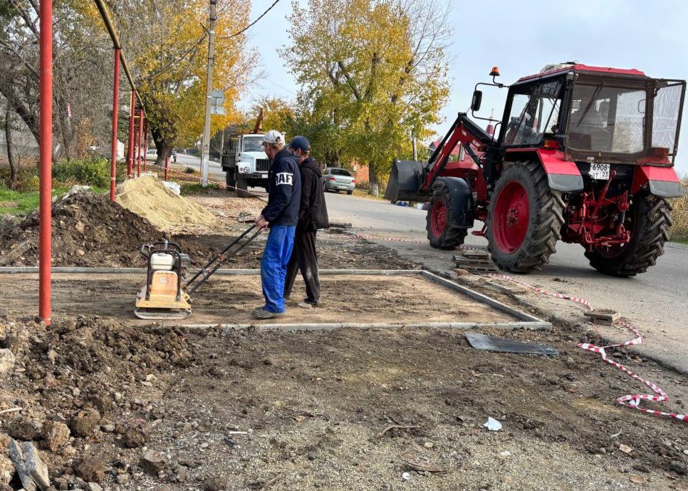 В ст. Ясенской проверил ход работ по благоустройству новой сельскохозяйственной ярмарки В ст. Ясенской проверил ход работ по благоустройству новой сельскохозяйственной ярмарки