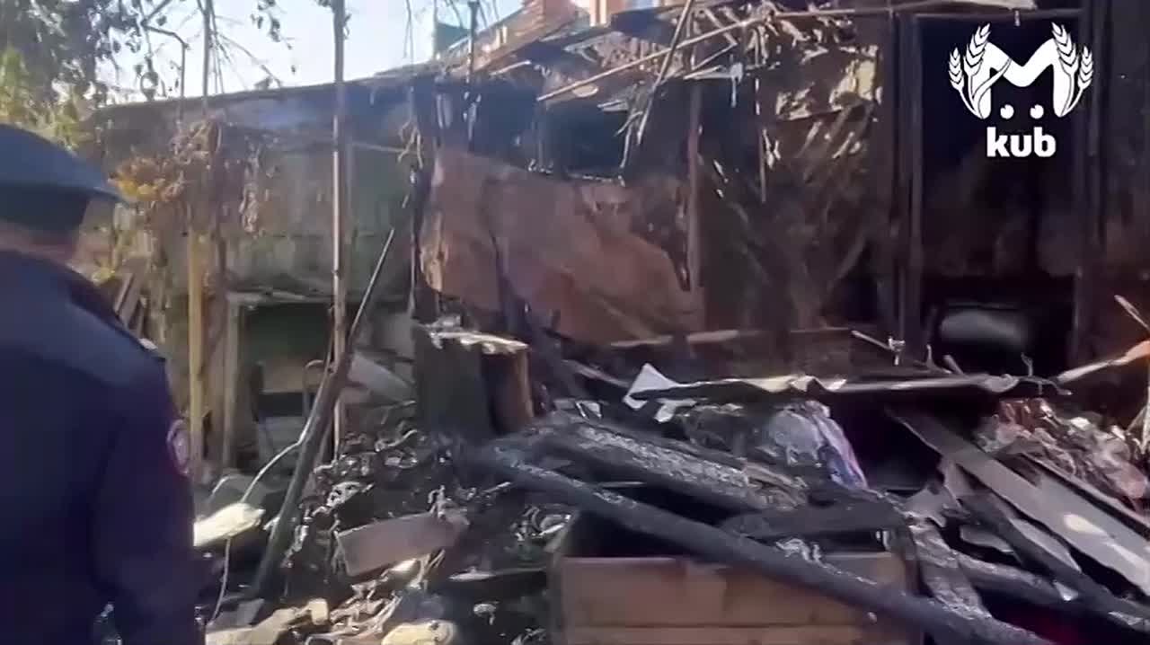 Армавирские полицейские спасли из пожара 15 человек, в том числе двух детей