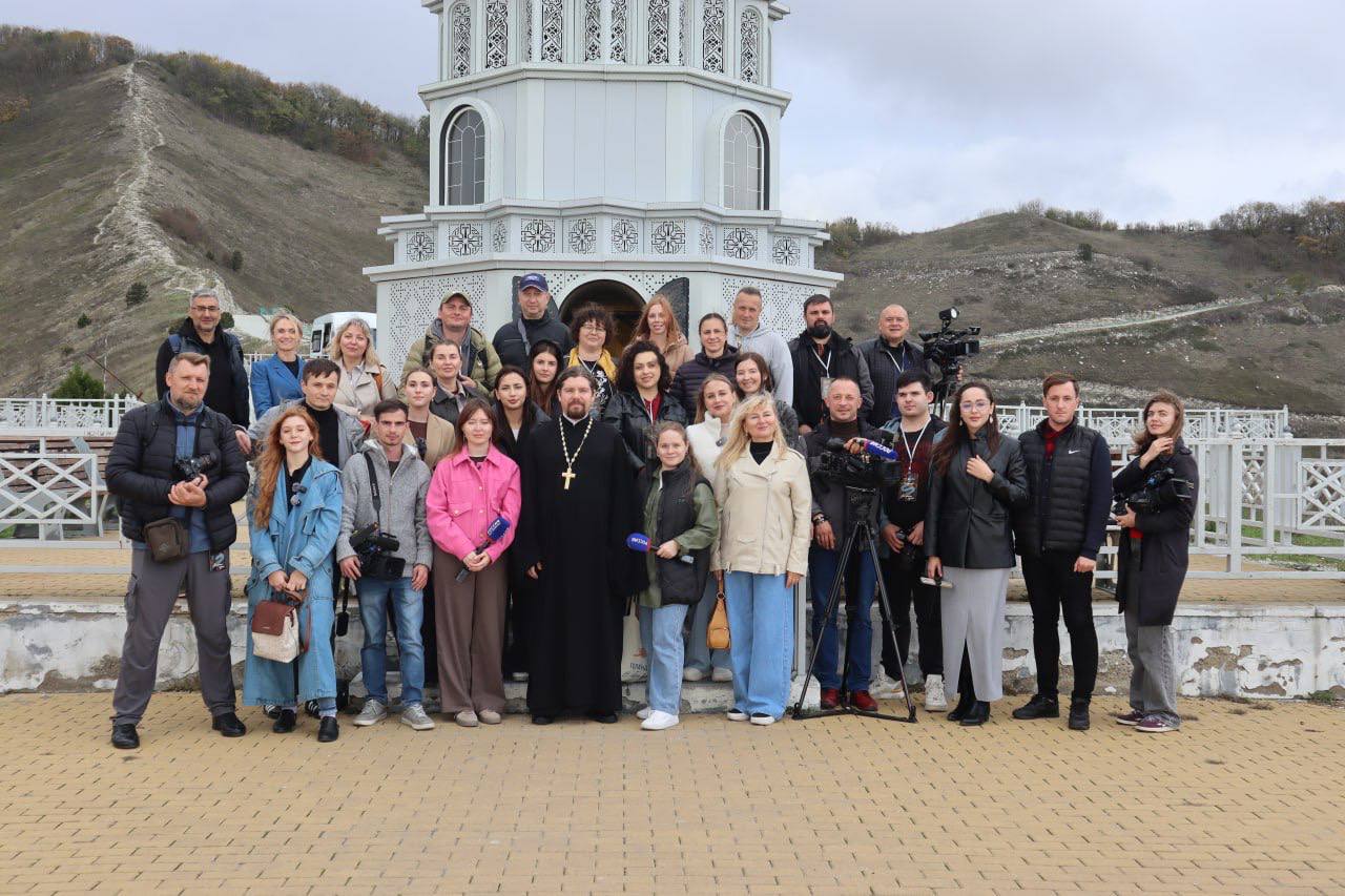 Набережная, канатная дорога, драйв и дегустация – чем ещё удивляли журналистов Набережная, канатная дорога, драйв и дегустация – чем ещё удивляли журналистов