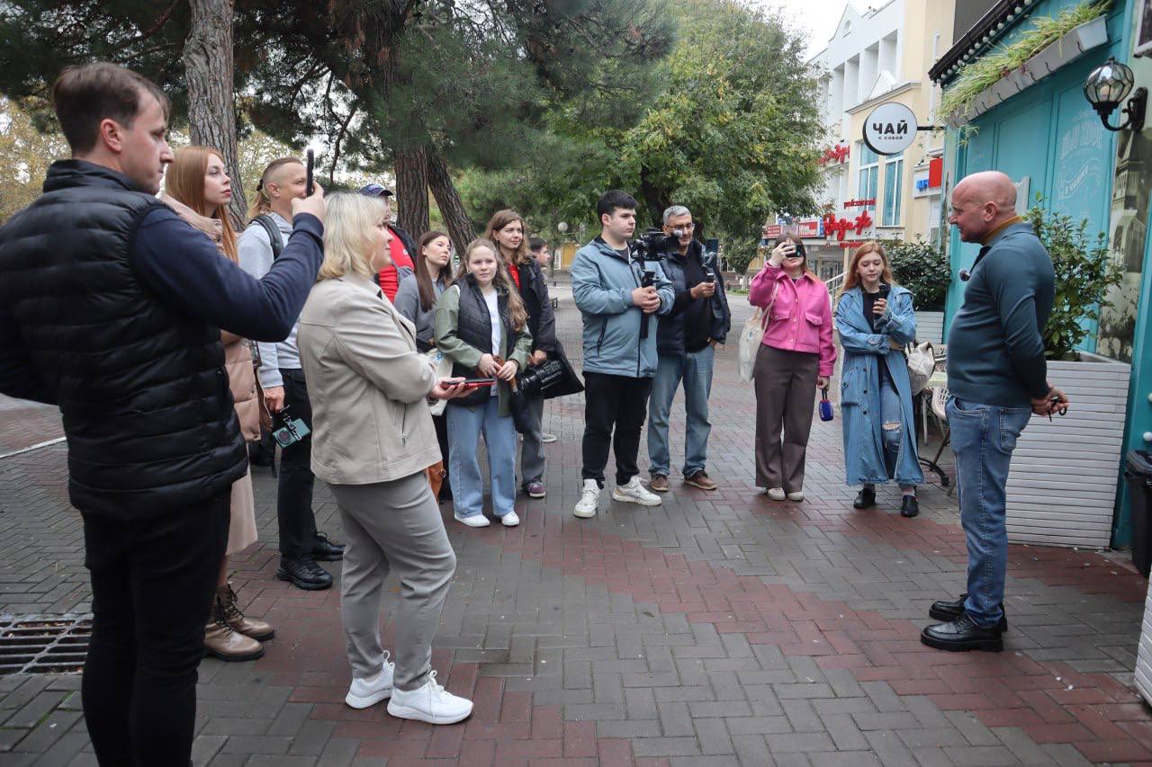 Набережная, канатная дорога, драйв и дегустация – чем ещё удивляли журналистов Набережная, канатная дорога, драйв и дегустация – чем ещё удивляли журналистов