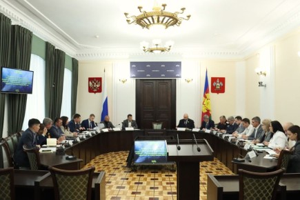 Председатель комитета ЗСК по вопросам законности, правопорядка и правовой защиты граждан Андрей Горбань провел заседание рабочей группы комитетов, на котором обсудили ход реализации государственных программ «Обеспечение...