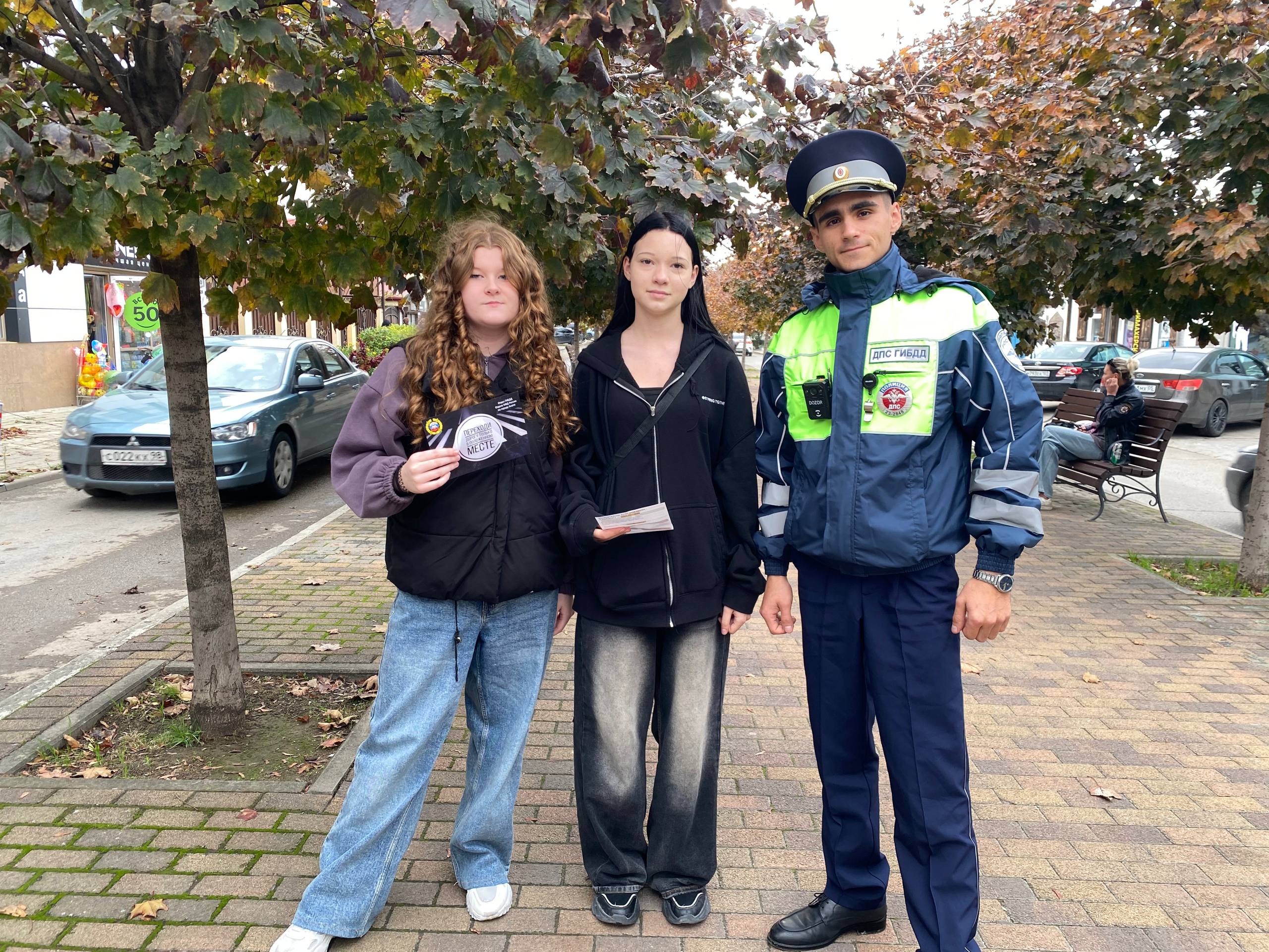 Безопасное детство: сотрудники Госавтоинспекции г. Анапы проводят беседы в парках и на площадках Безопасное детство: сотрудники Госавтоинспекции г. Анапы проводят беседы в парках и на площадках