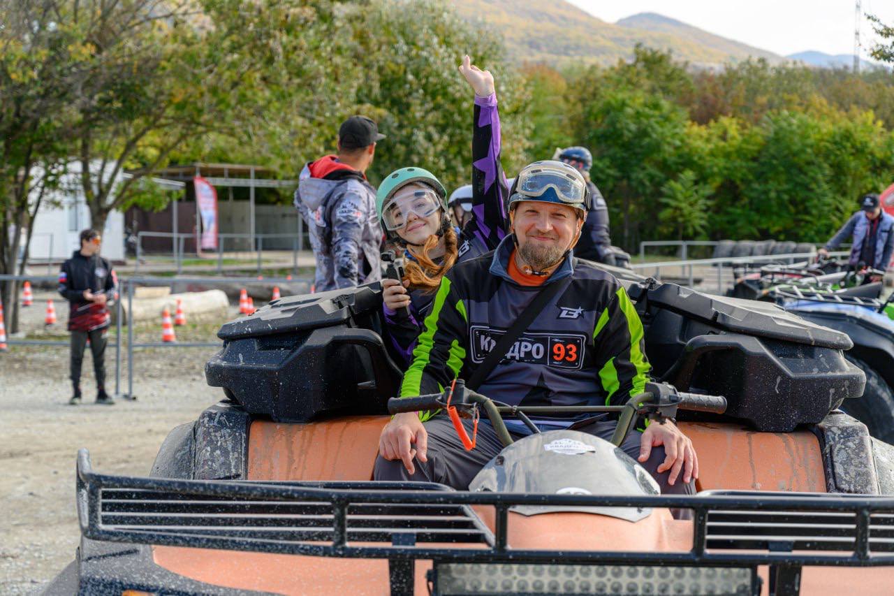 Набережная, канатная дорога, драйв и дегустация – чем ещё удивляли журналистов Набережная, канатная дорога, драйв и дегустация – чем ещё удивляли журналистов