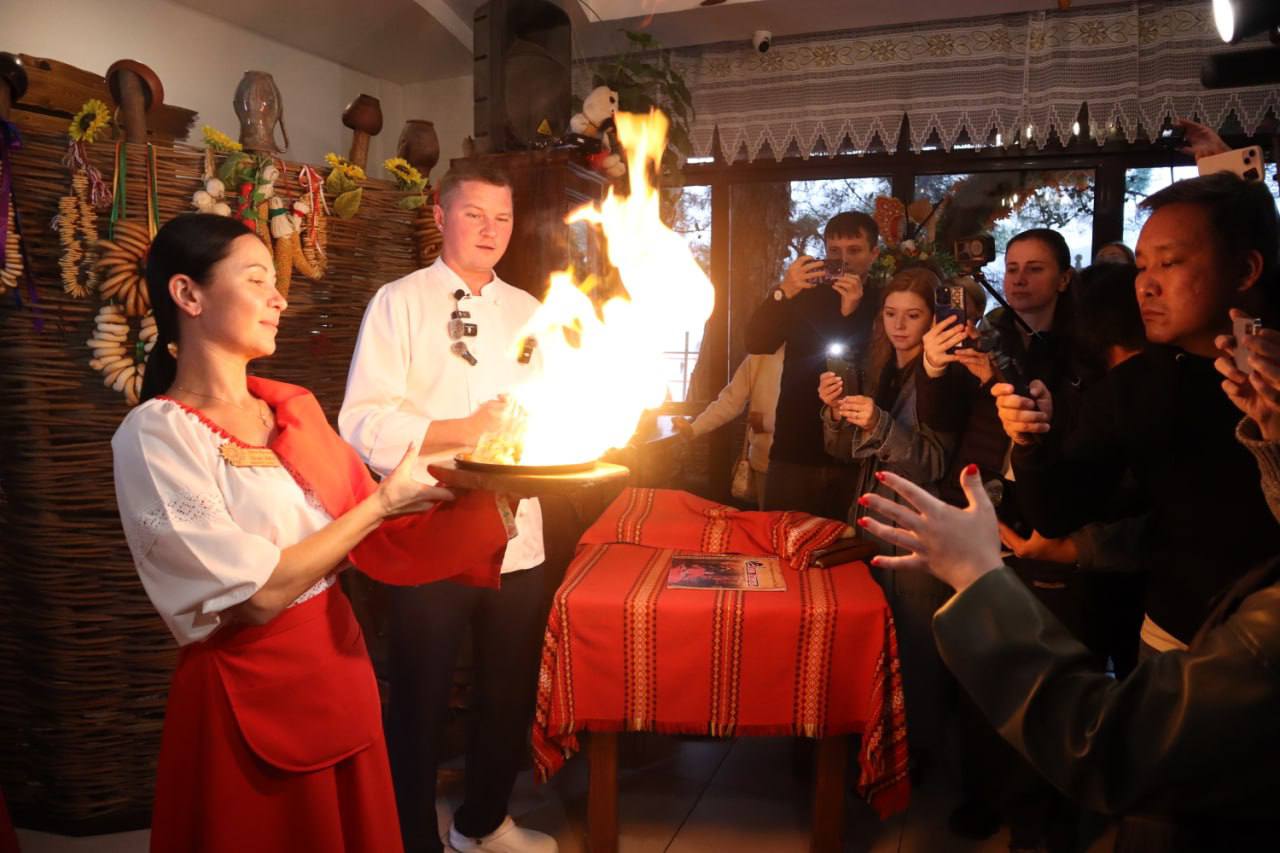 Набережная, канатная дорога, драйв и дегустация – чем ещё удивляли журналистов Набережная, канатная дорога, драйв и дегустация – чем ещё удивляли журналистов