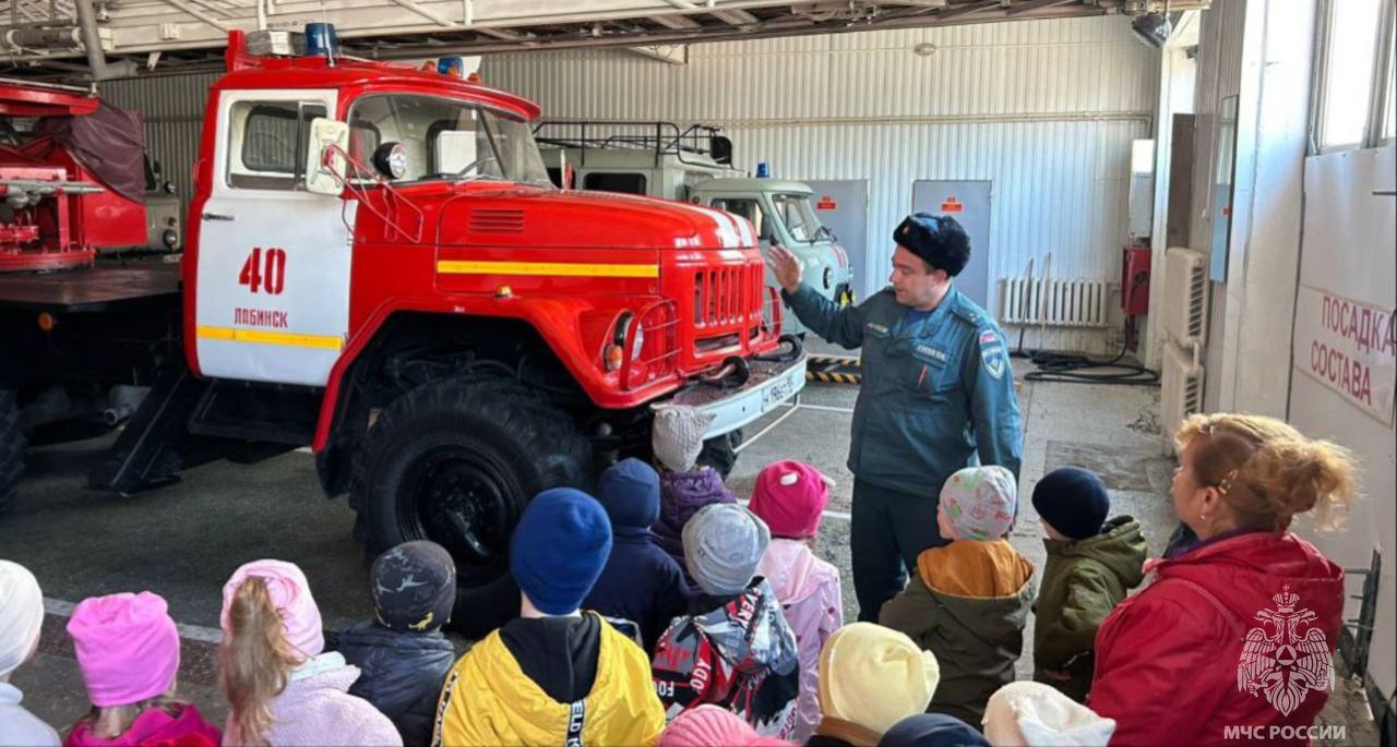 «Один день в пожарной части»: дошкольники познакомились с работой огнеборцев «Один день в пожарной части»: дошкольники познакомились с работой огнеборцев