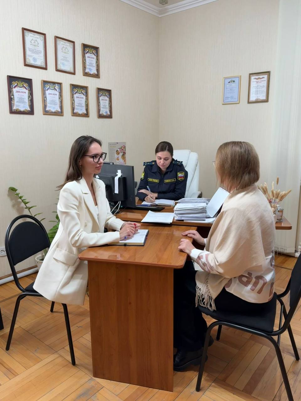 Прокуратурой Тбилисского района совместно с начальником Тбилисского РОСП ГУ ФССП России по Краснодарскому краю проведен прием по вопросам исполнительного производства