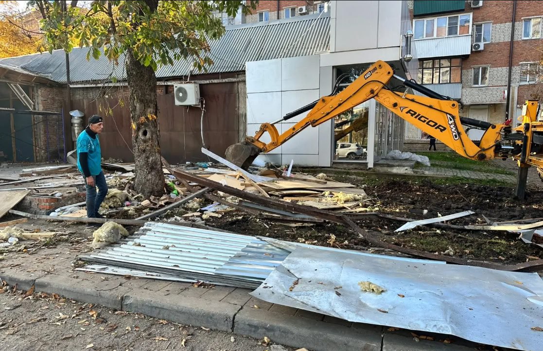 В Центральном округе Краснодара демонтировали незаконно возведённый магазин В Центральном округе Краснодара демонтировали незаконно возведённый магазин