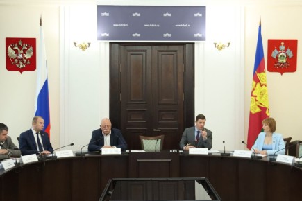 Зампред ЗСК Сергей Болдин провел заседание рабочей группы комитета по вопросам имущественных и земельных отношений, на котором рассмотрели предложения по внесению поправок в региональные и федеральные законы