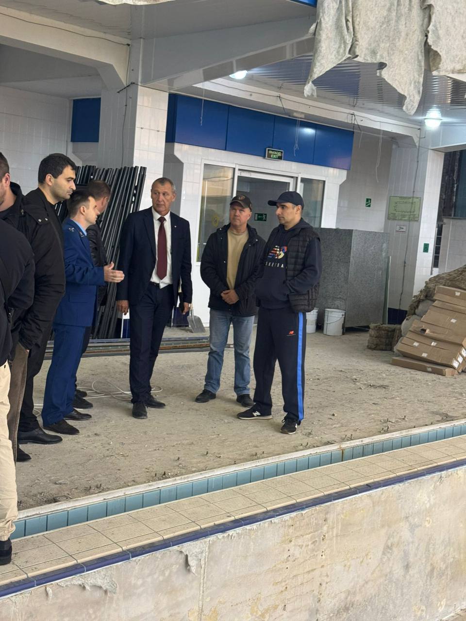 Прокуратурой Кавказского района проведено выездное совещание, посвященное вопросам ремонта объектов, проводимых в рамках краевых программ на территории муниципалитета