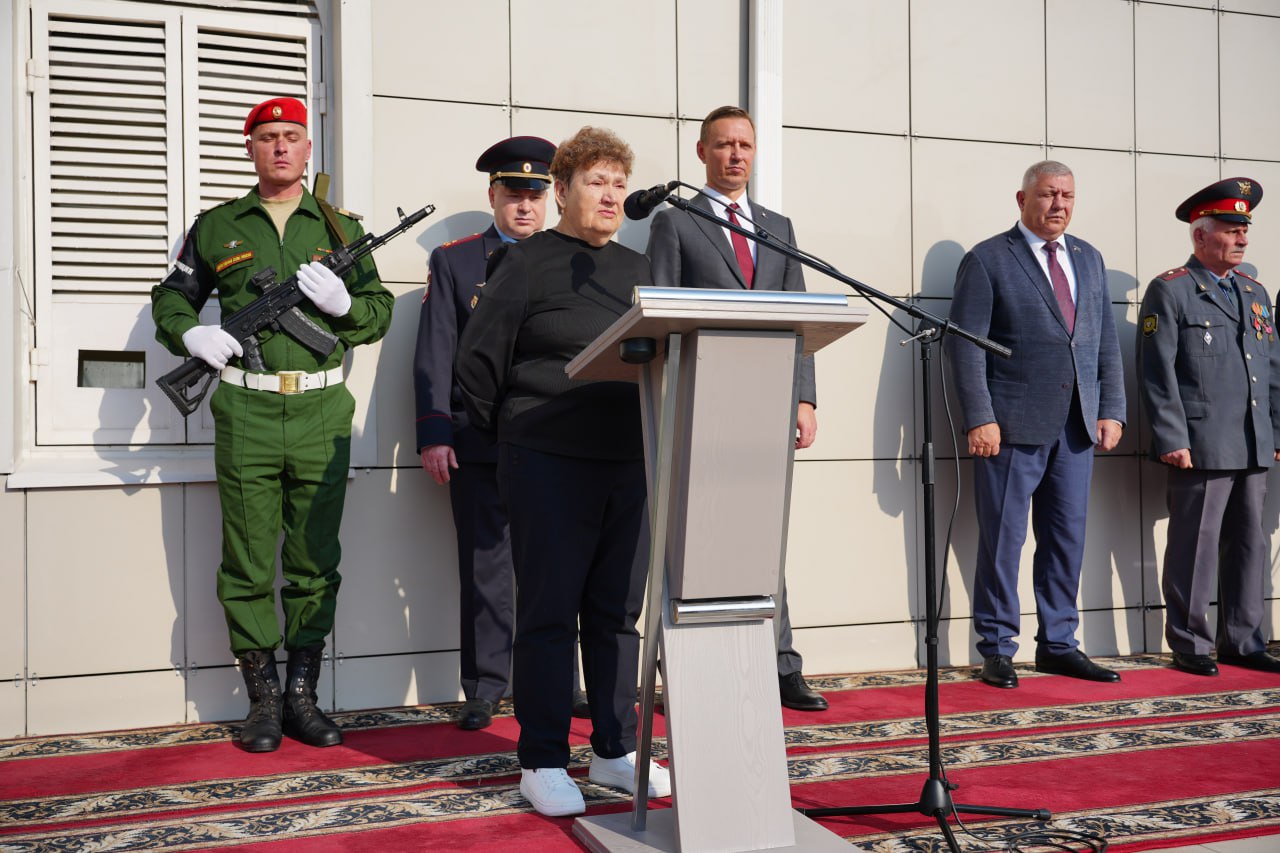 В Новороссийске открыли мемориальную доску герою-полицейскому Виктору Беззубову В Новороссийске открыли мемориальную доску герою-полицейскому Виктору Беззубову