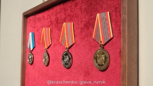 Андрей Кравченко: Принял участие в церемонии открытия мемориальной доски в память о Викторе Евгеньевиче Беззубове совместно с семьей бойца, начальником Управления на транспорте МВД России по ЮФО Евгением Петровичем Ковганом...