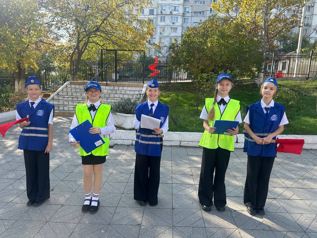 ЮИДовцы СОШ №12 города Новороссийска провели познавательно- развлекательную программу «СИМ управляй – ПДД не нарушай!» ЮИДовцы СОШ №12 города Новороссийска провели познавательно- развлекательную программу «СИМ управляй – ПДД не нарушай!»