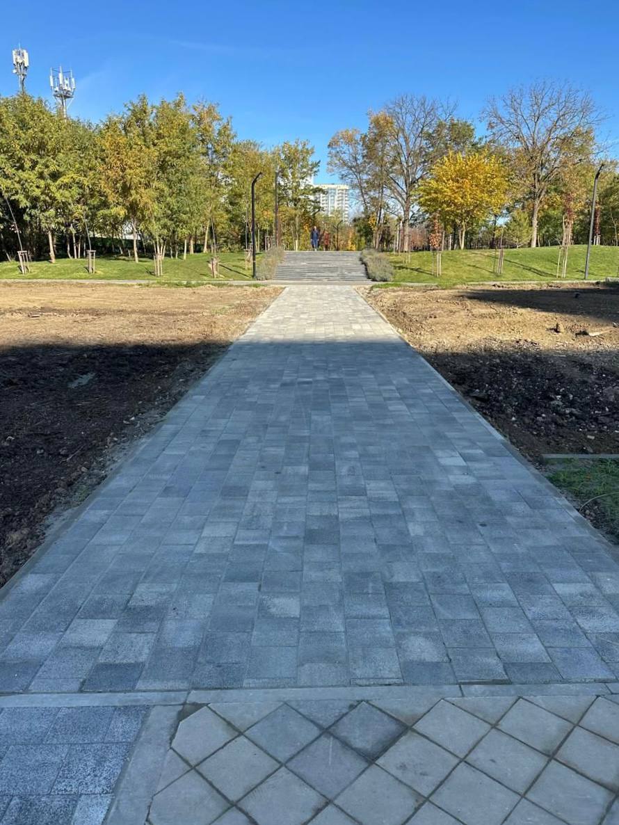 В Краснодаре новый тротуар соединил улицу имени Валерия Гассия с Николаевским бульваром В Краснодаре новый тротуар соединил улицу имени Валерия Гассия с Николаевским бульваром
