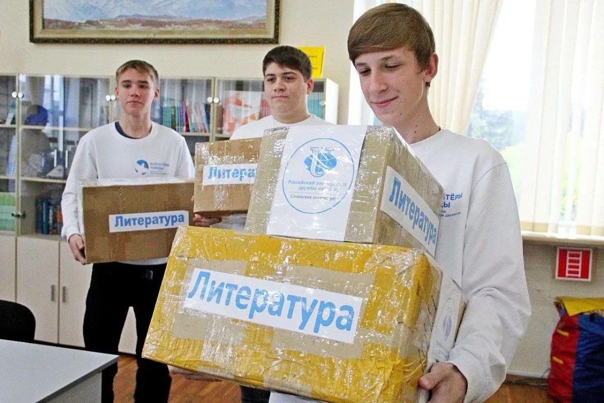 Сочинский институт РУДН отправил очередную партию гуманитарной помощи военнослужащим, задействованным в специальной военной операции Сочинский институт РУДН отправил очередную партию гуманитарной помощи военнослужащим, задействованным в специальной военной операции
