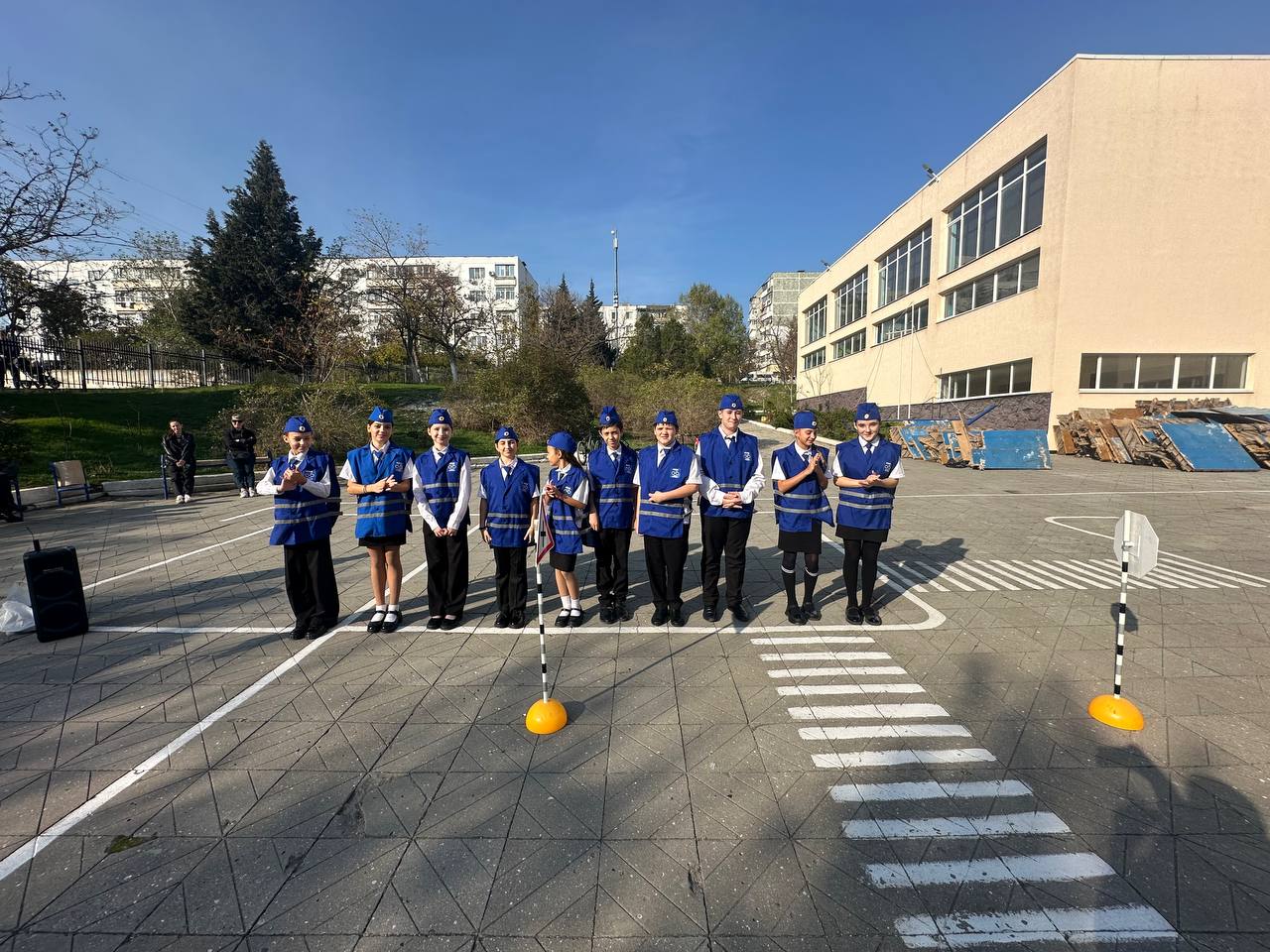 ЮИДовцы СОШ №12 города Новороссийска провели познавательно- развлекательную программу «СИМ управляй – ПДД не нарушай!» ЮИДовцы СОШ №12 города Новороссийска провели познавательно- развлекательную программу «СИМ управляй – ПДД не нарушай!»