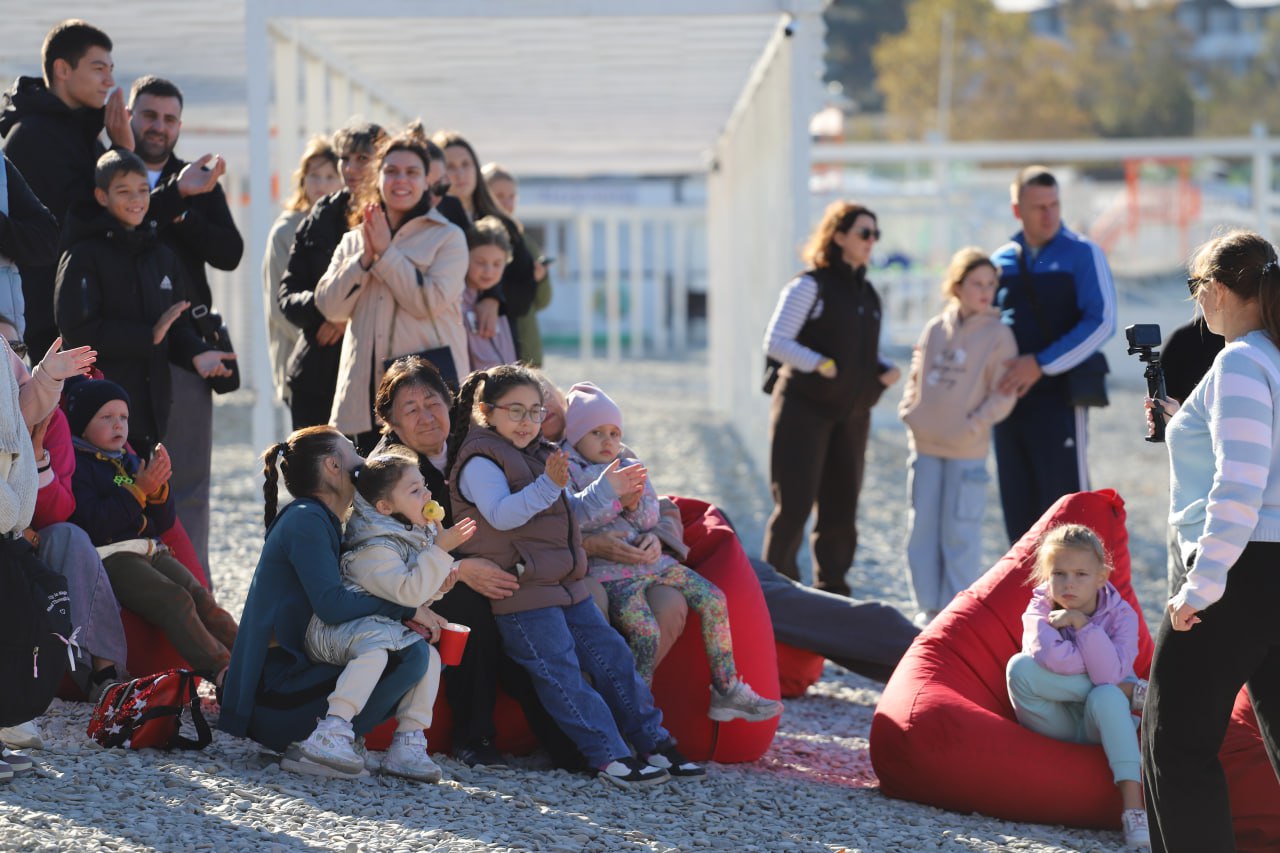 В эти выходные на зимних пляжах курорта гостей ждут спортивные и творческие программы В эти выходные на зимних пляжах курорта гостей ждут спортивные и творческие программы
