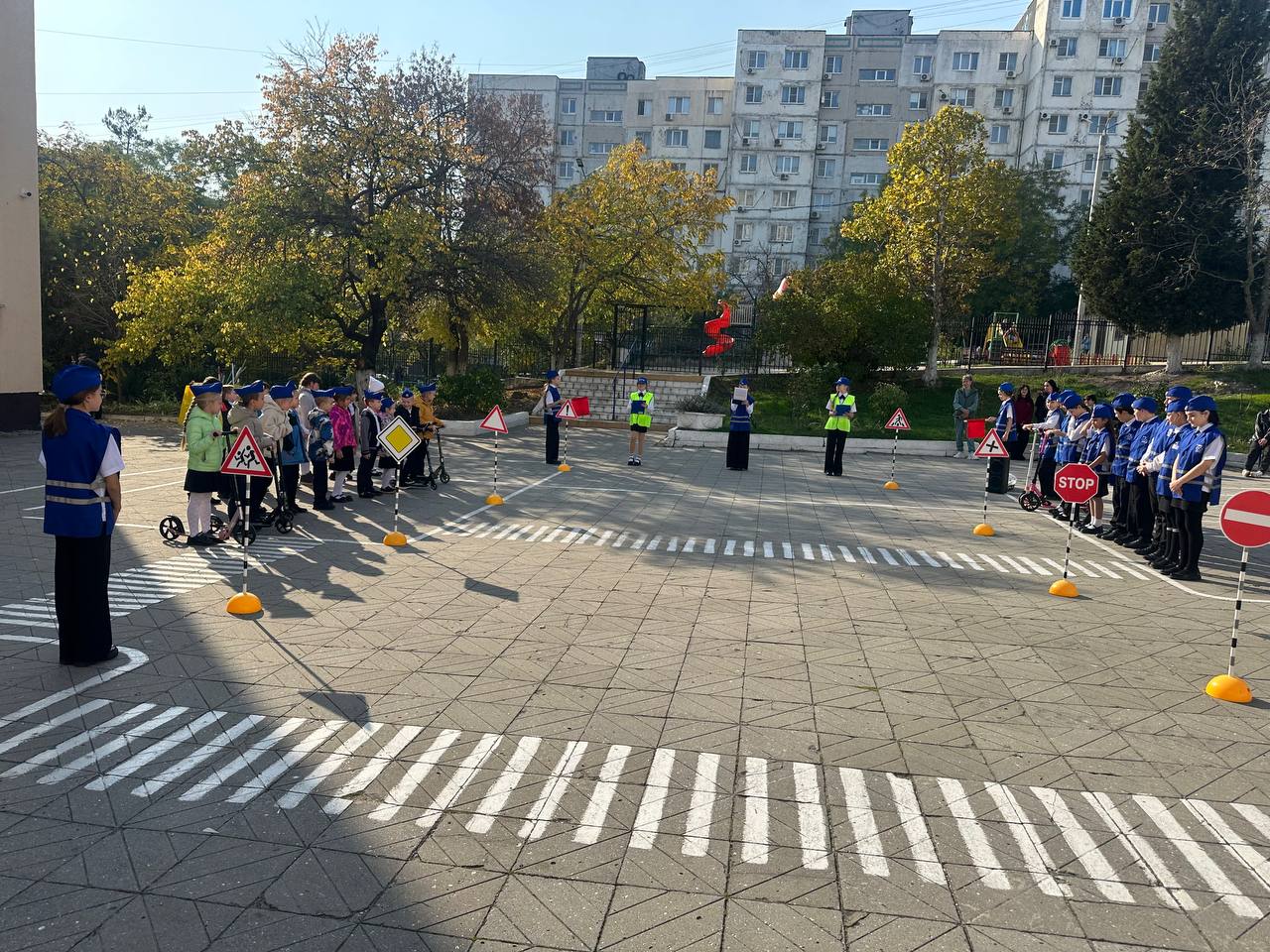 ЮИДовцы СОШ №12 города Новороссийска провели познавательно- развлекательную программу «СИМ управляй – ПДД не нарушай!»