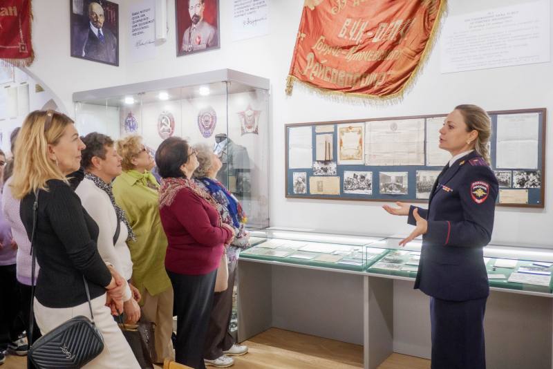 В Управлении МВД России по городу Краснодару состоялась встреча с семьями сотрудников, погибших при выполнении служебных обязанностей В Управлении МВД России по городу Краснодару состоялась встреча с семьями сотрудников, погибших при выполнении служебных обязанностей