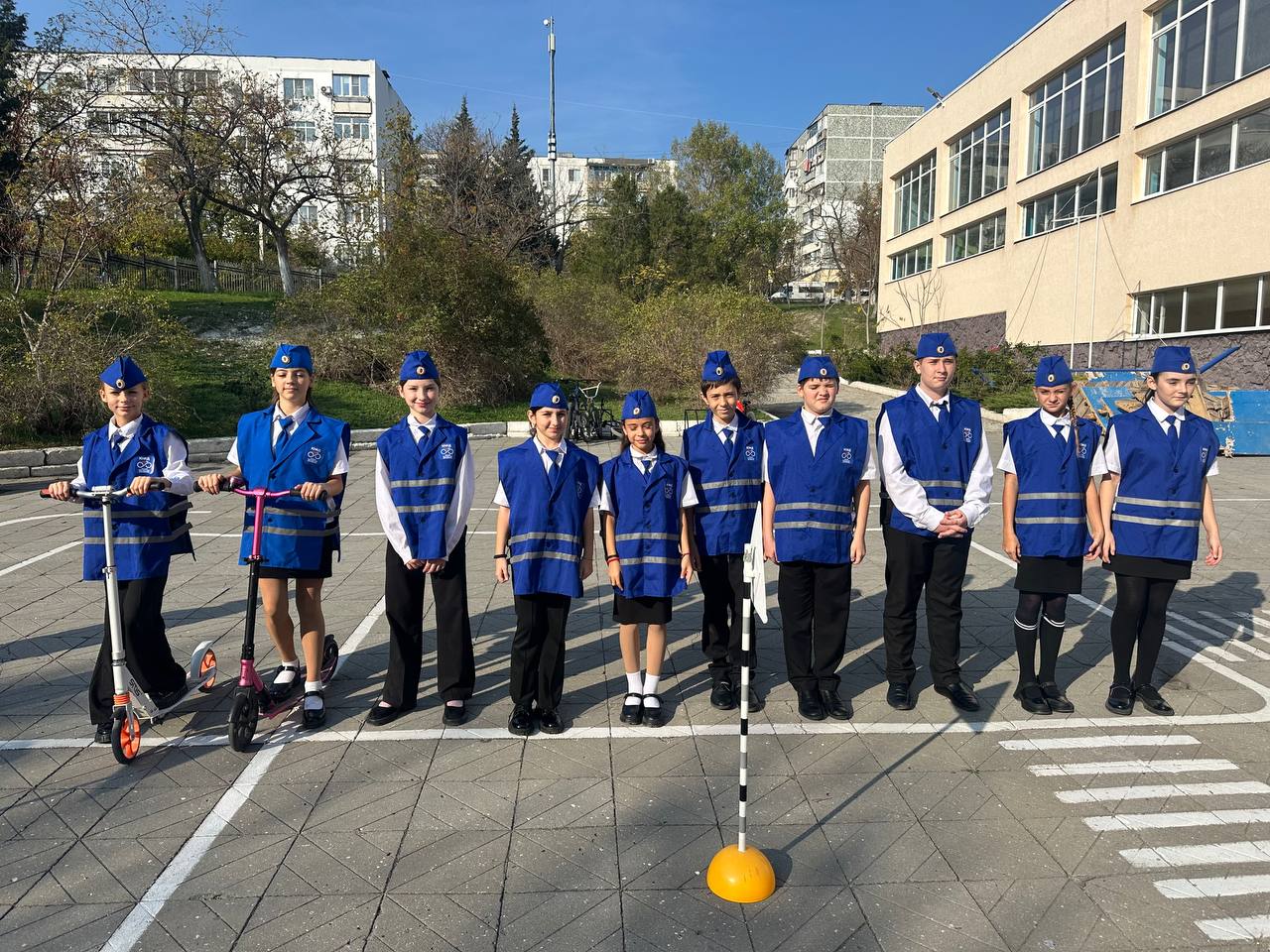 ЮИДовцы СОШ №12 города Новороссийска провели познавательно- развлекательную программу «СИМ управляй – ПДД не нарушай!» ЮИДовцы СОШ №12 города Новороссийска провели познавательно- развлекательную программу «СИМ управляй – ПДД не нарушай!»