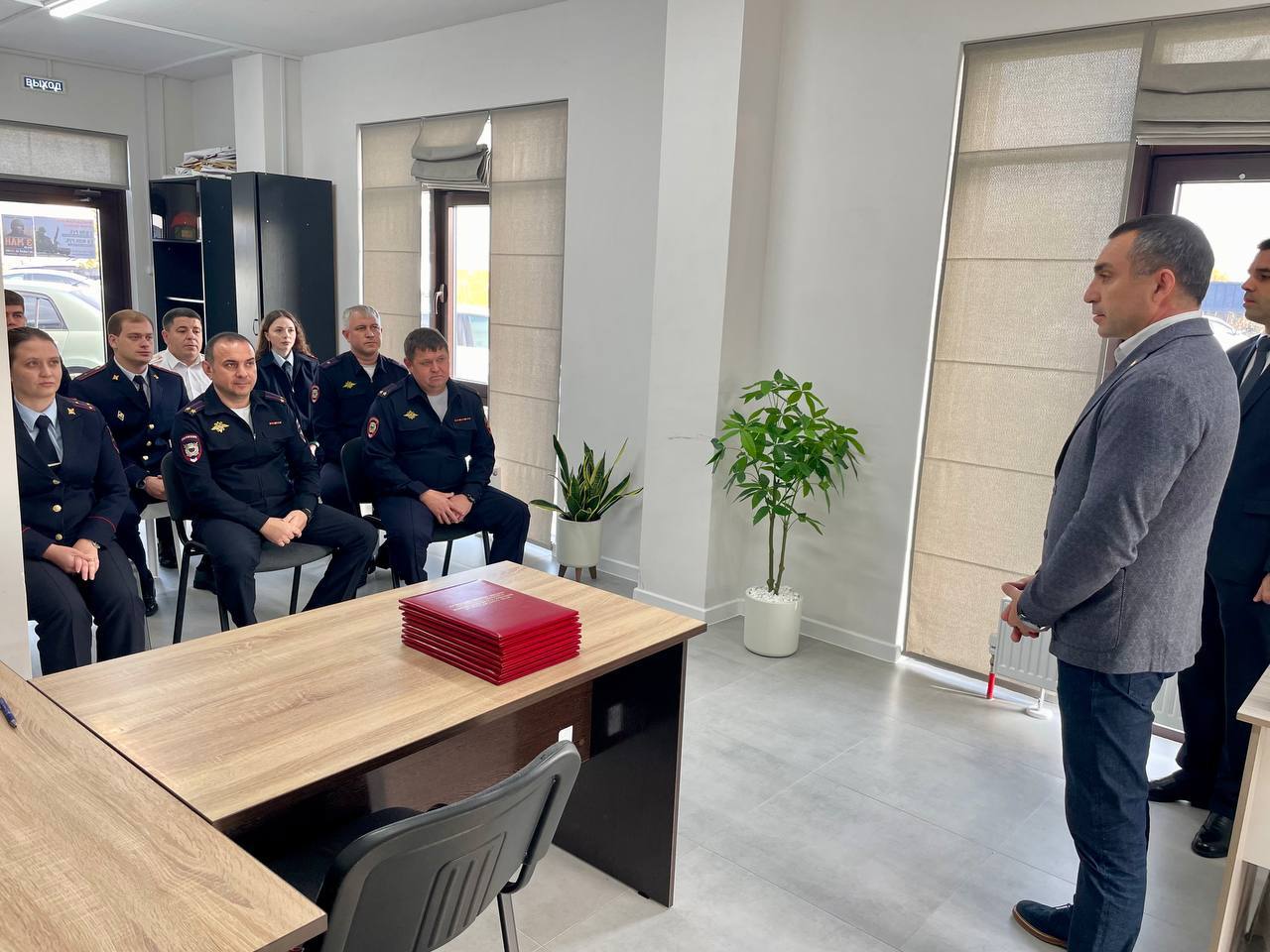 В Прикубанском округе города Краснодара состоялась рабочая встреча депутатского корпуса с участковыми уполномоченными полиции В Прикубанском округе города Краснодара состоялась рабочая встреча депутатского корпуса с участковыми уполномоченными полиции