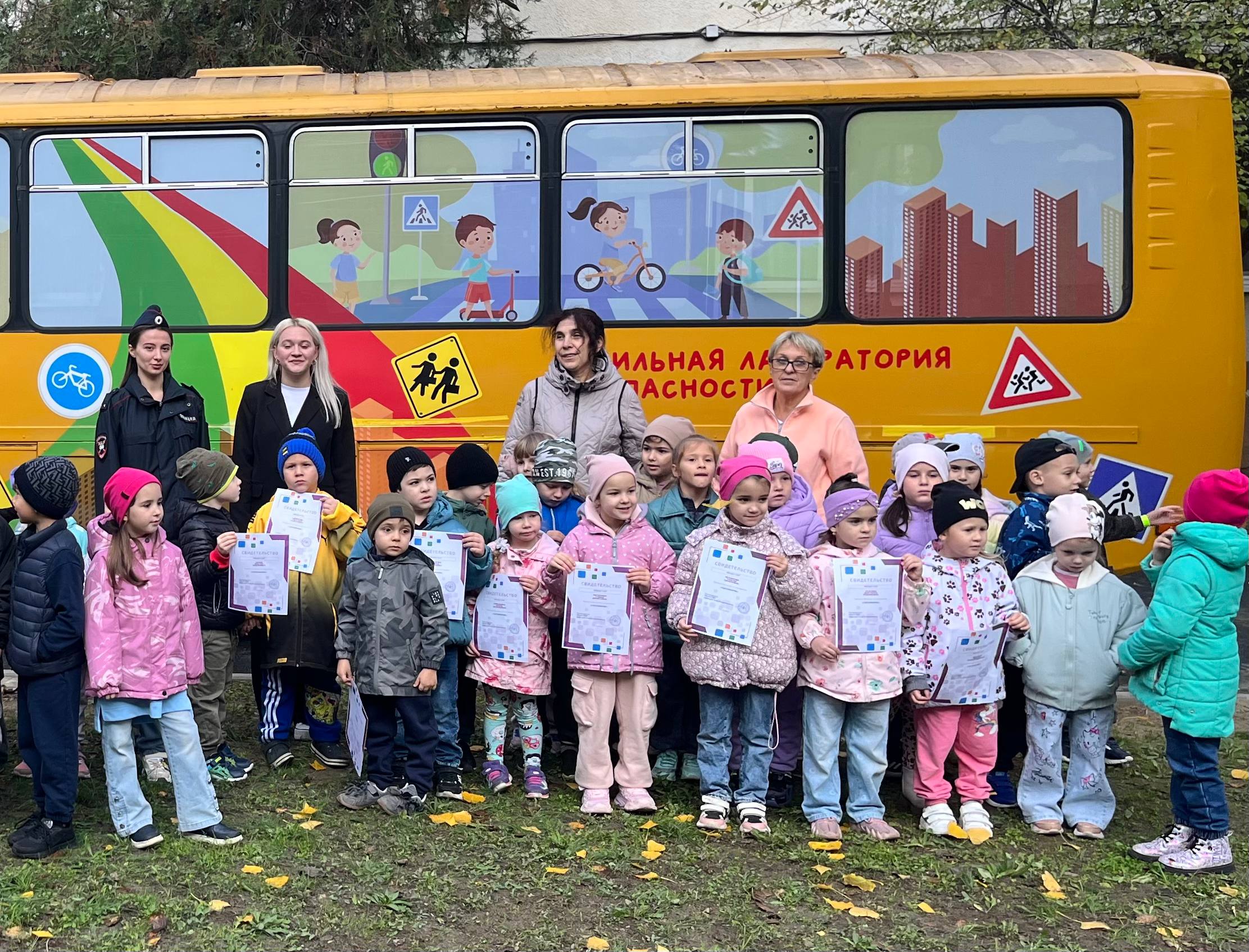 Весёлый урок безопасности: в детском саду №14 г. Анапы прошёл праздник дорожных знаний! Весёлый урок безопасности: в детском саду №14 г. Анапы прошёл праздник дорожных знаний!