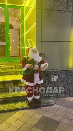 До Нового года - 53 дня. Тем временем на улицах Краснодара все больше появляется праздничного декора