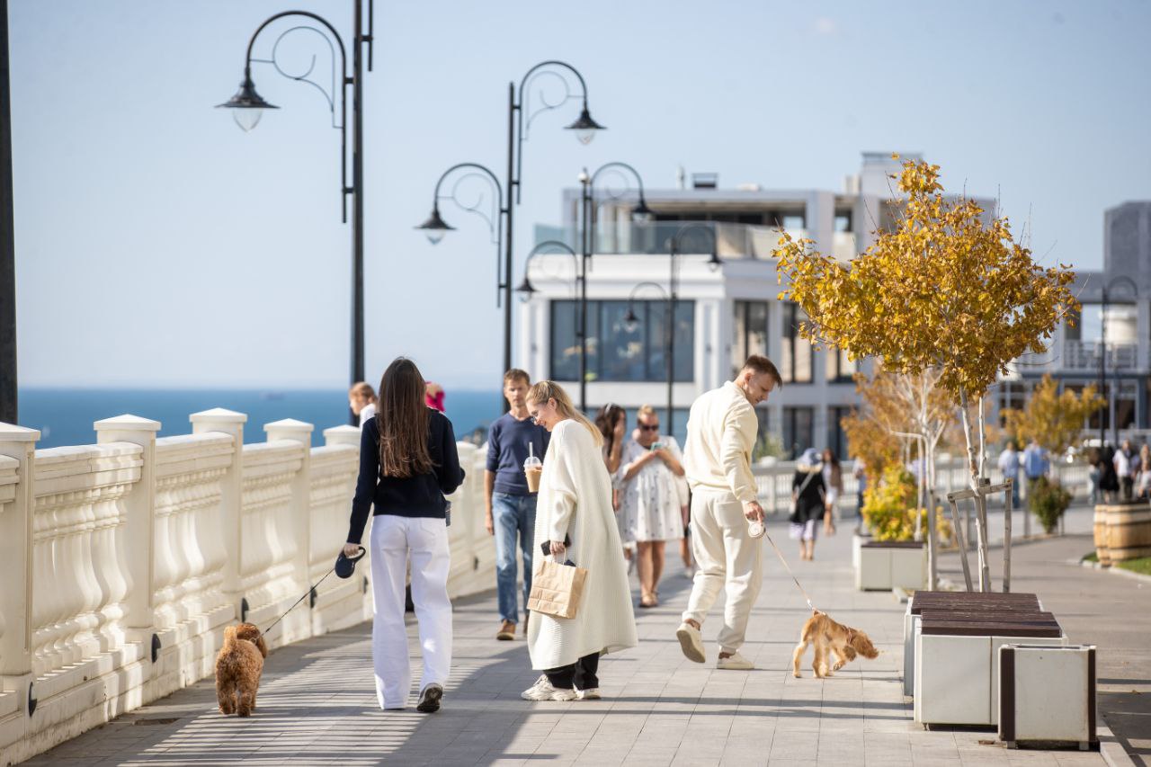 Тёплые выходные. Жаркая осень в Анапе продолжается