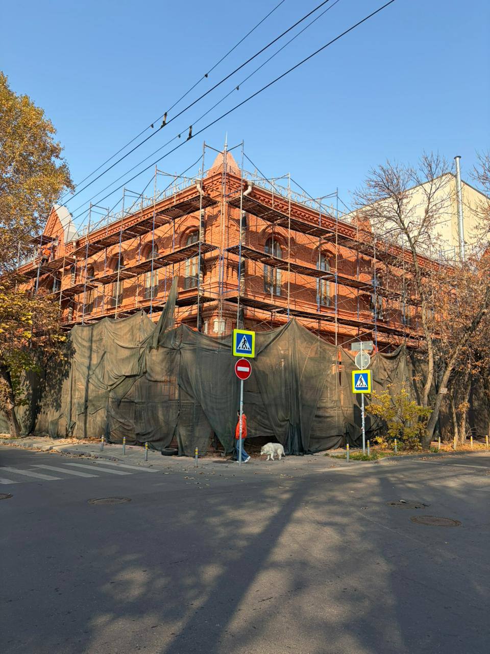 Прокуратурой города Краснодара продолжено осуществление контроля за ходом проведения работ по капитальному ремонту нового здания Государственного фонда поддержки участников специальной военной операции «Защитники Отечества»