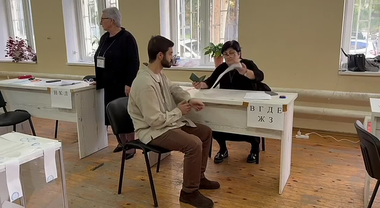 Президент Абхазии Бадра Гунба проголосовал на выборах в органы местного самоуправления