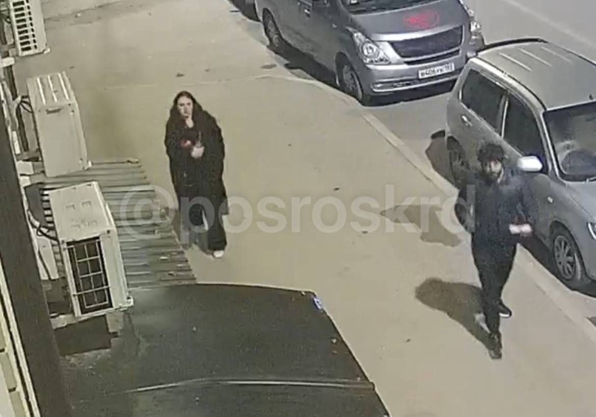 Полиция Краснодара проверяет жительницу, выкинувшую в мусор российский флаг Полиция Краснодара проверяет жительницу, выкинувшую в мусор российский флаг