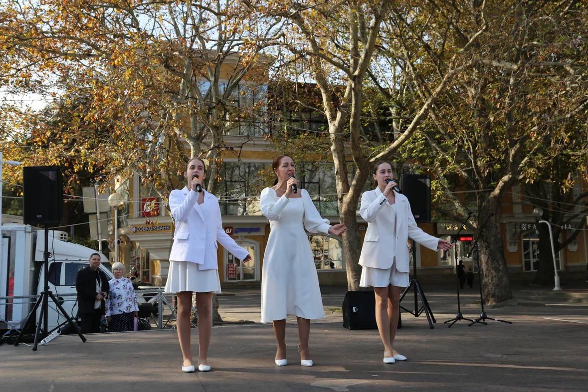 Выходной, наполненный ароматом мёда и музыкой Выходной, наполненный ароматом мёда и музыкой