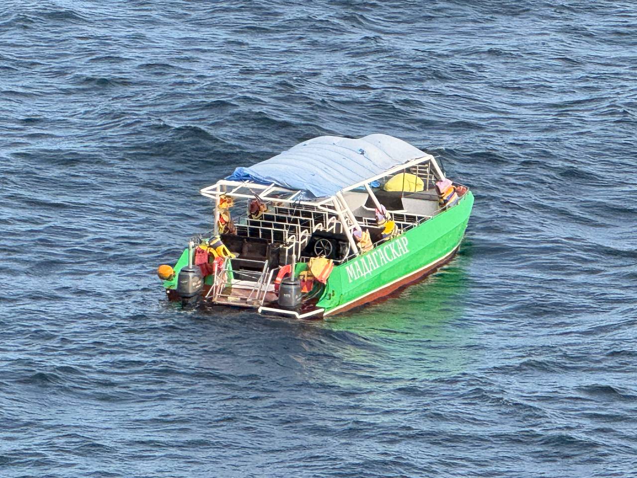 Дрейфующую в Черном море лодку «Мадагаскар» притянули в Крым Дрейфующую в Черном море лодку «Мадагаскар» притянули в Крым