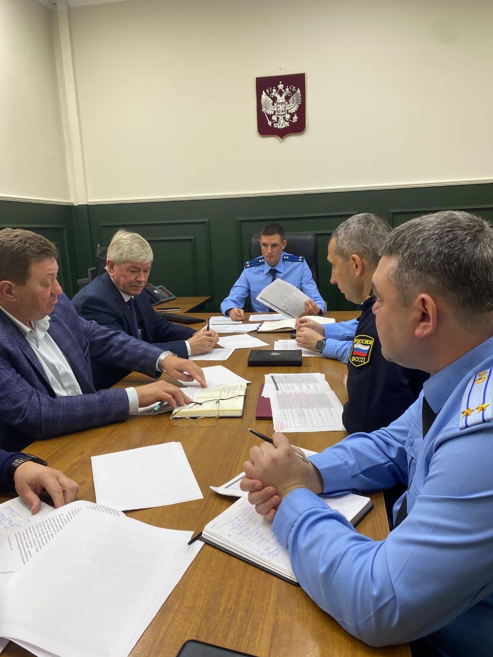 В прокуратуре Калининского района проведено совещание по вопросу исполнения судебных актов по искам прокурора