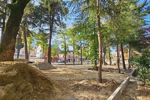 В Сочи продолжаются работы по благоустройству общественных пространств