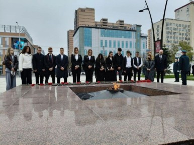 В Краснодаре делегация из Восточного Сараева возложила цветы к Вечному огню и посетила Пост №1