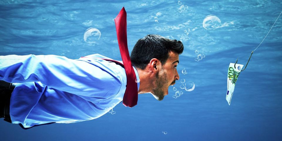 Попались на крючок: житель Динского района обманул клиентов при изготовлении причала из поплавков