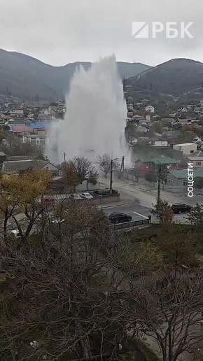 В Новороссийске прорвало водопровод, обеспечивающий подачу воды городу и прилегающим районам
