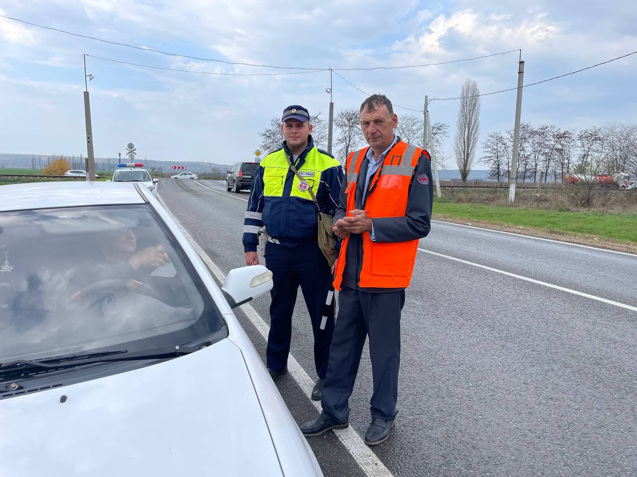 Автоинспекторы Мостовского района совместно с представителями филиала ОАО «РЖД» «Белореченская дистанция пути», сотрудниками администрации района и АО «Дорожно-эксплуатационное предприятие №115» провели профилактическую... Автоинспекторы Мостовского района совместно с представителями филиала ОАО «РЖД» «Белореченская дистанция пути», сотрудниками администрации района и АО «Дорожно-эксплуатационное предприятие №115» провели профилактическую...