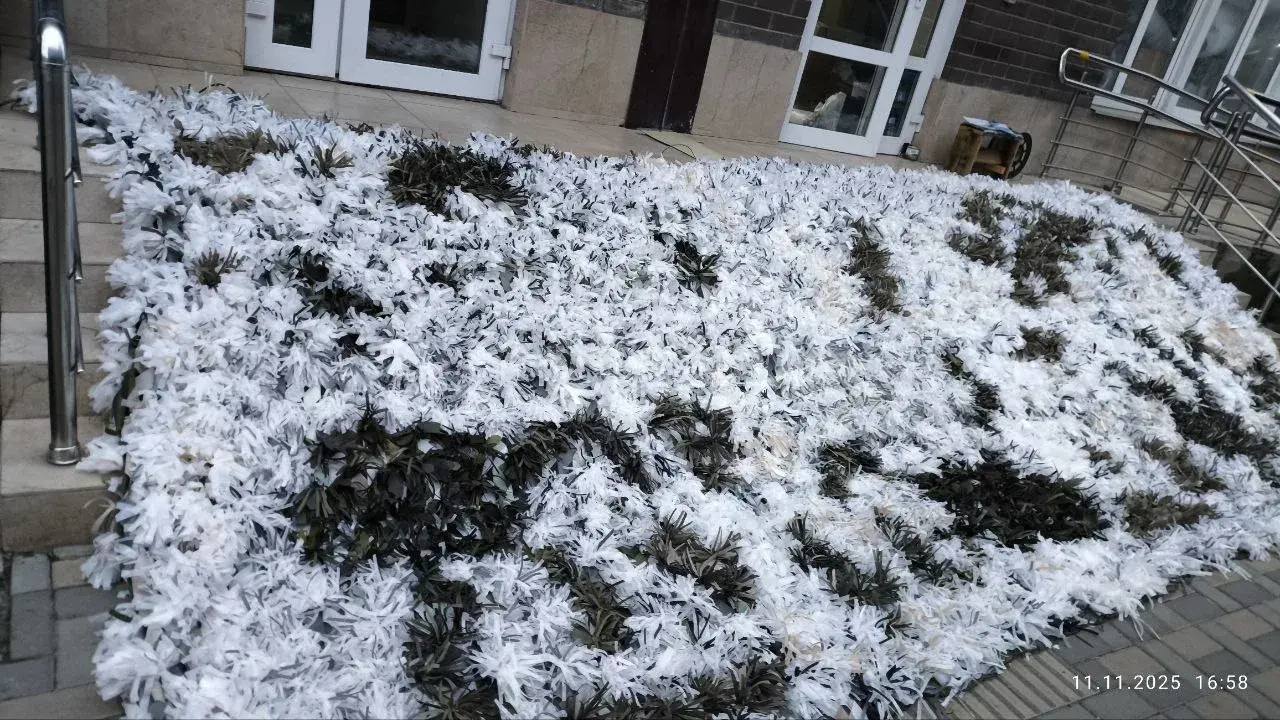 Волонтеры сделали первую зимнюю маскировочную сеть в этом году