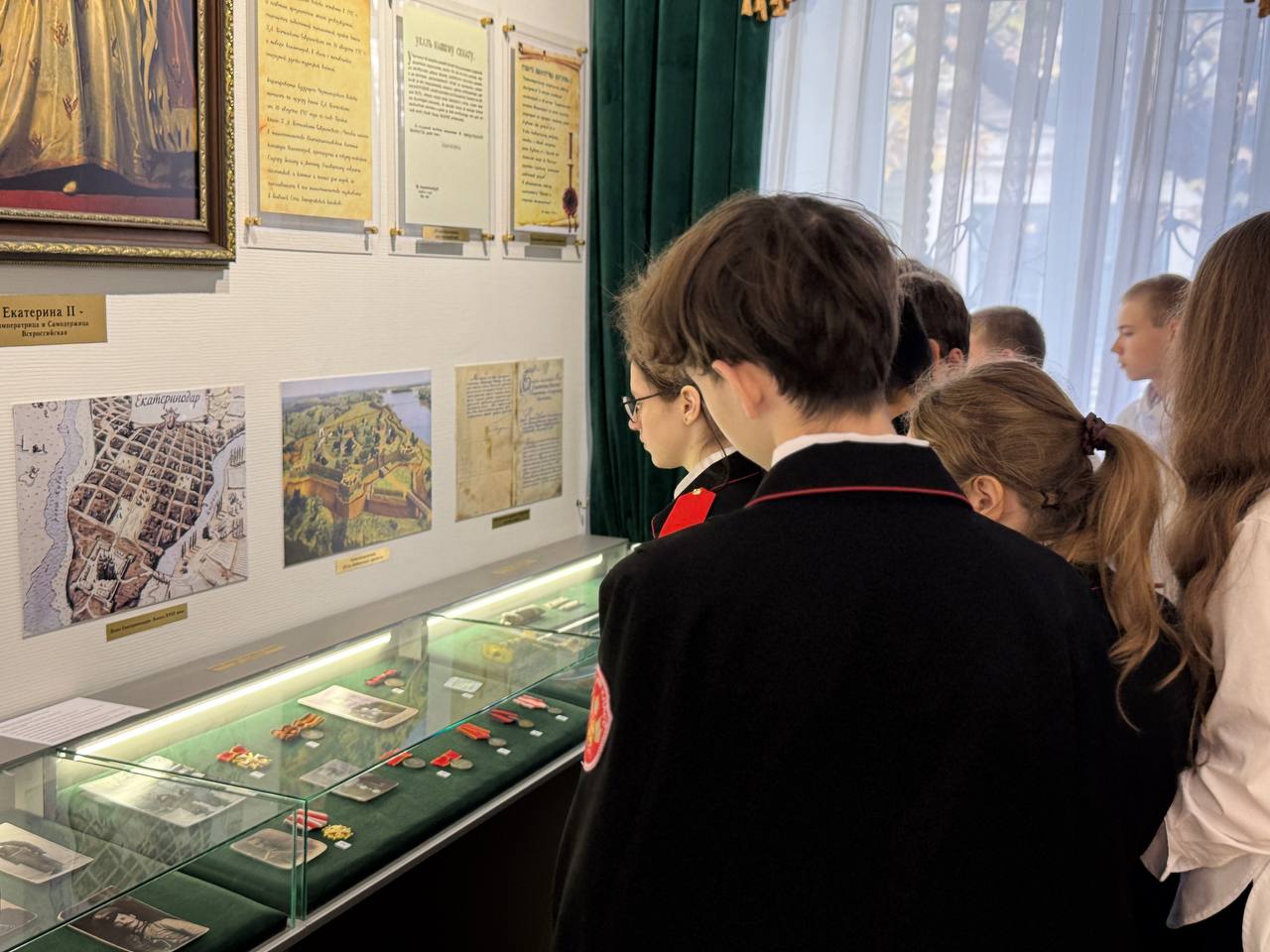 Краснодарские полицейские организовали для учеников казачьего класса экскурсию в Музее истории органов внутренних дел Кубани Краснодарские полицейские организовали для учеников казачьего класса экскурсию в Музее истории органов внутренних дел Кубани
